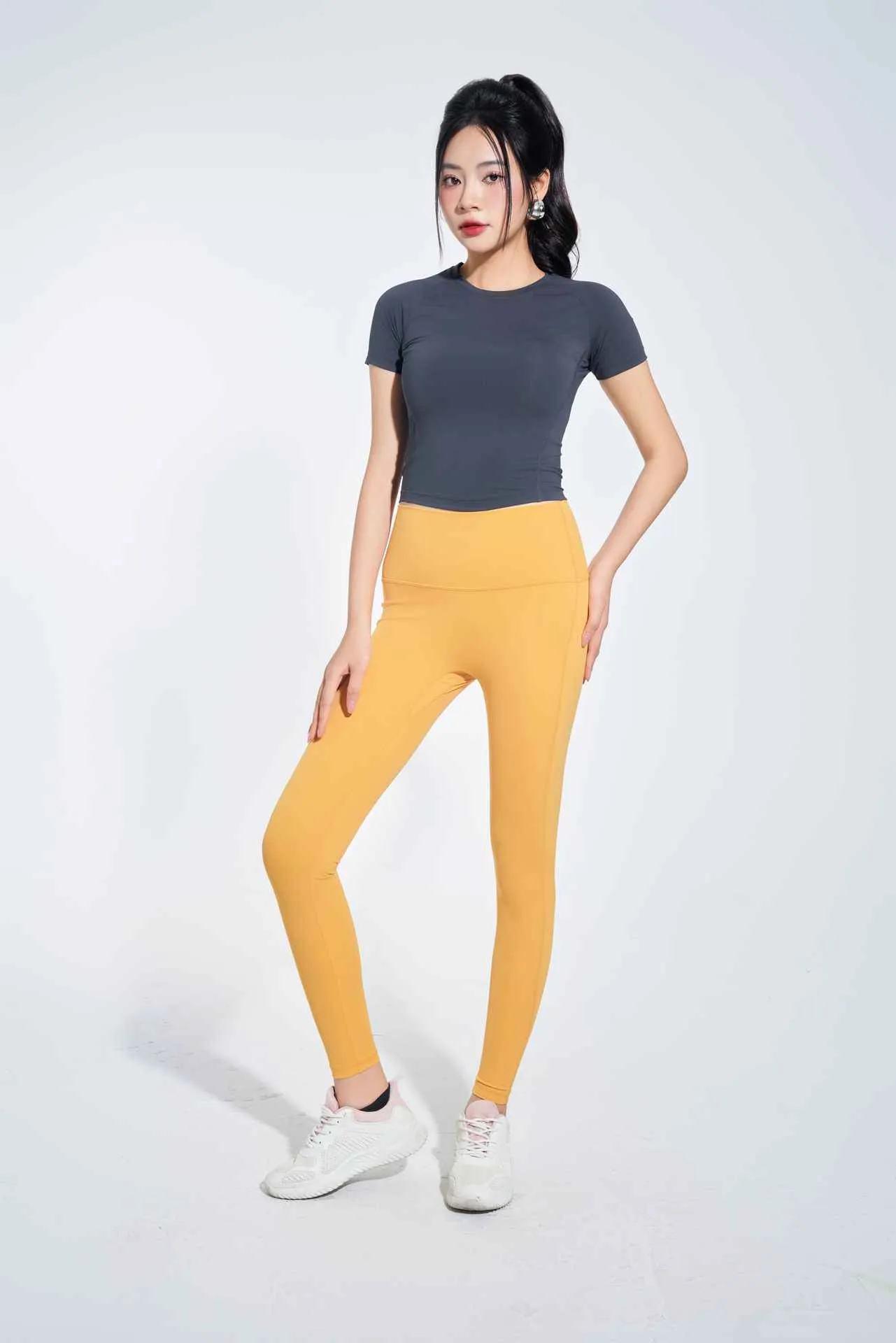 Áo ngắn tay raglan cổ tròn sát dáng croptop màu ghi sẫm