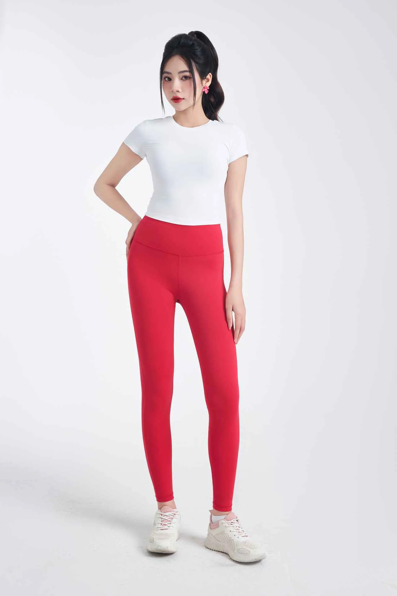 Áo ngắn tay cổ tròn sát dáng crotop màu trắng