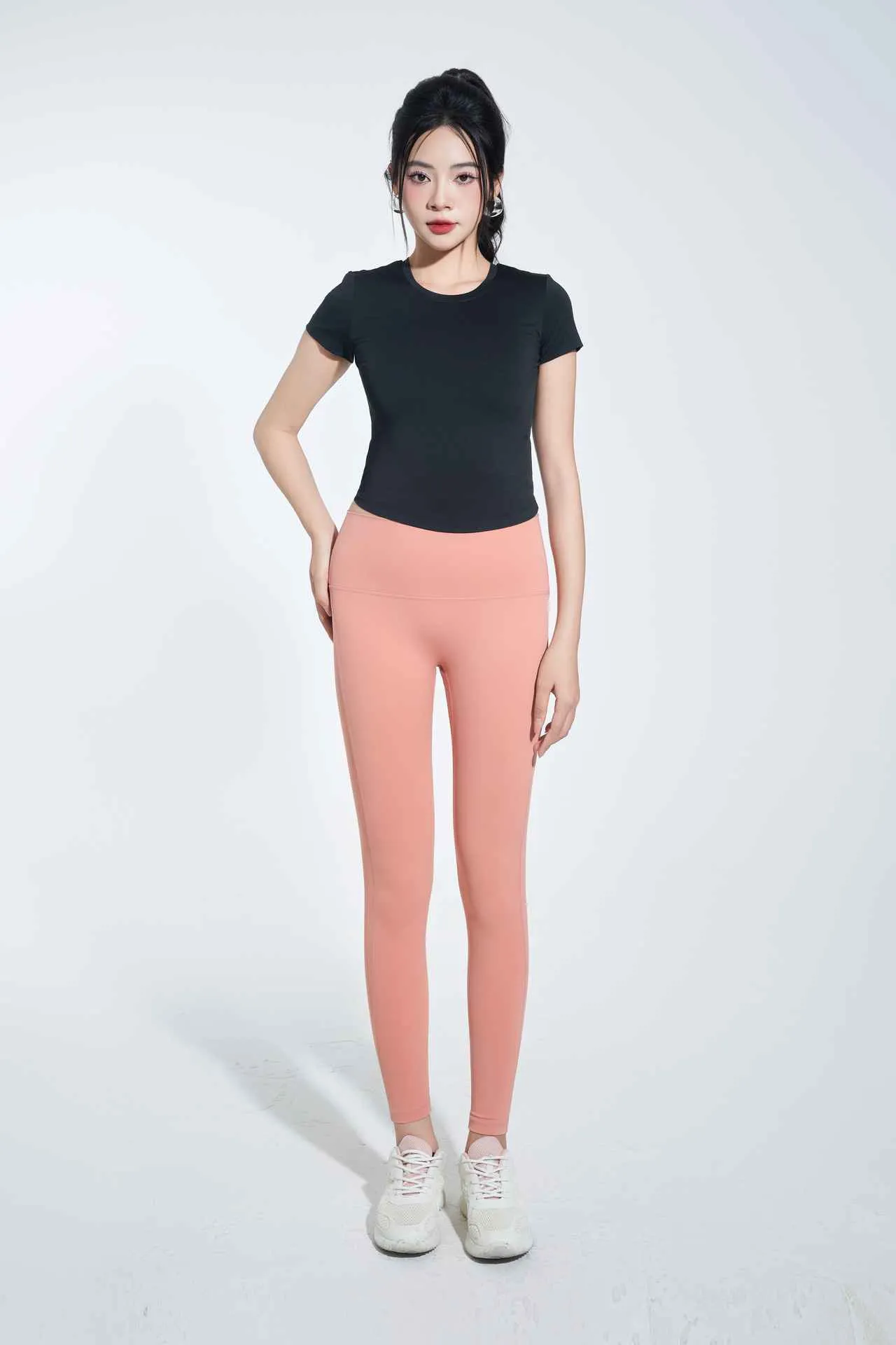 Áo ngắn tay cổ tròn sát dáng crotop màu đen