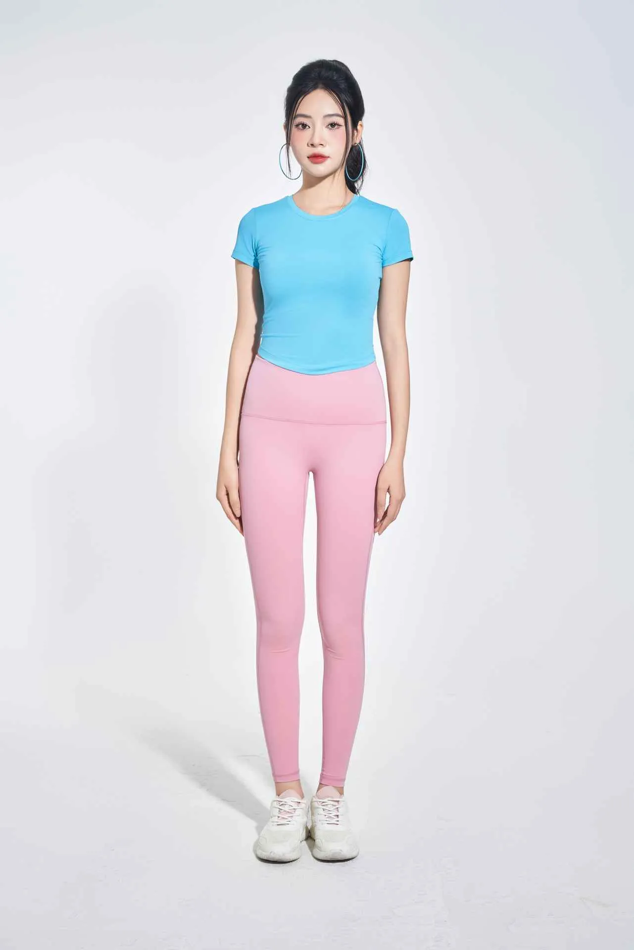 Áo ngắn tay cổ tròn sát dáng crotop màu xanh dương nhạt