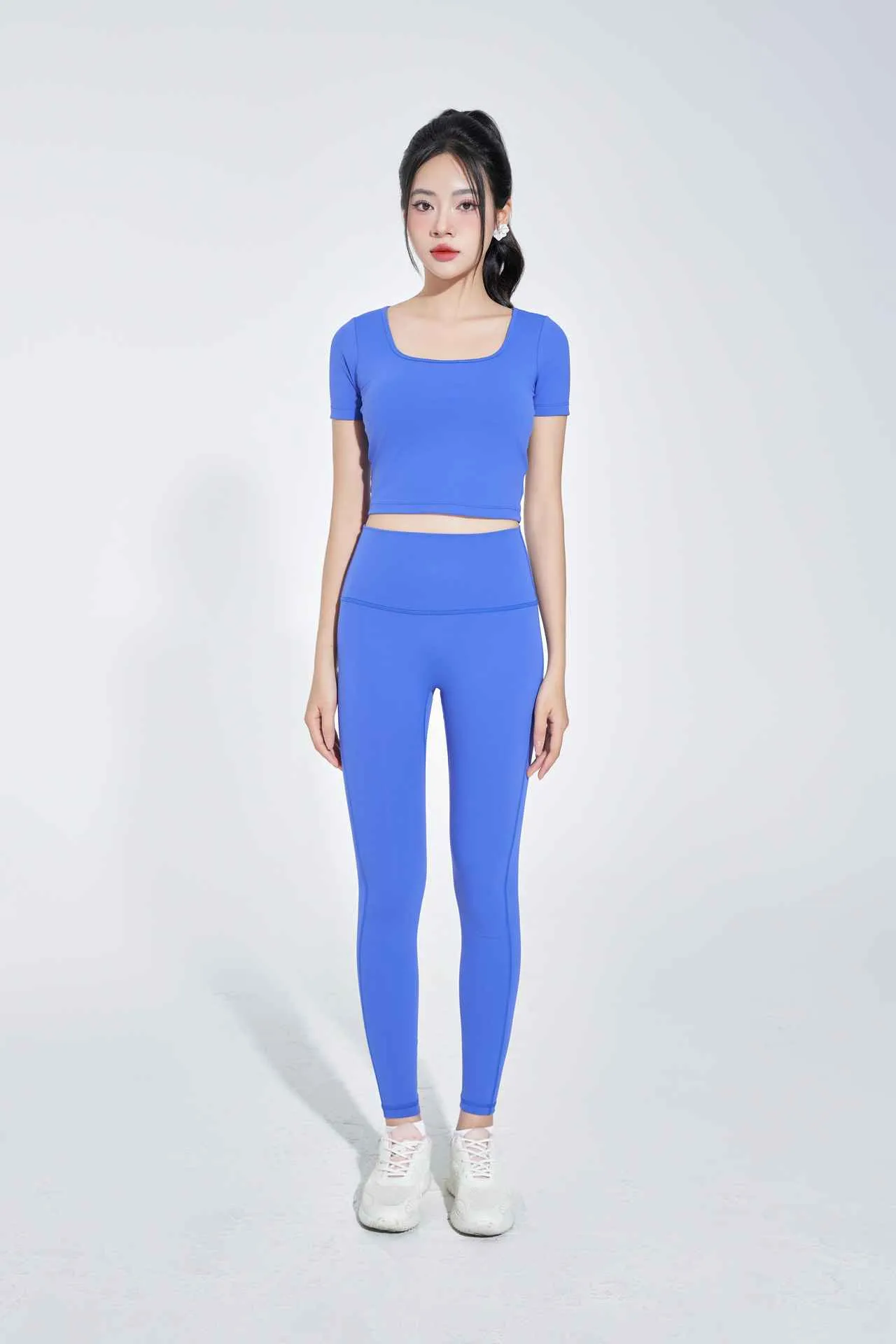 Bộ yoga áo cổ vuông & quần legging màu xanh navy