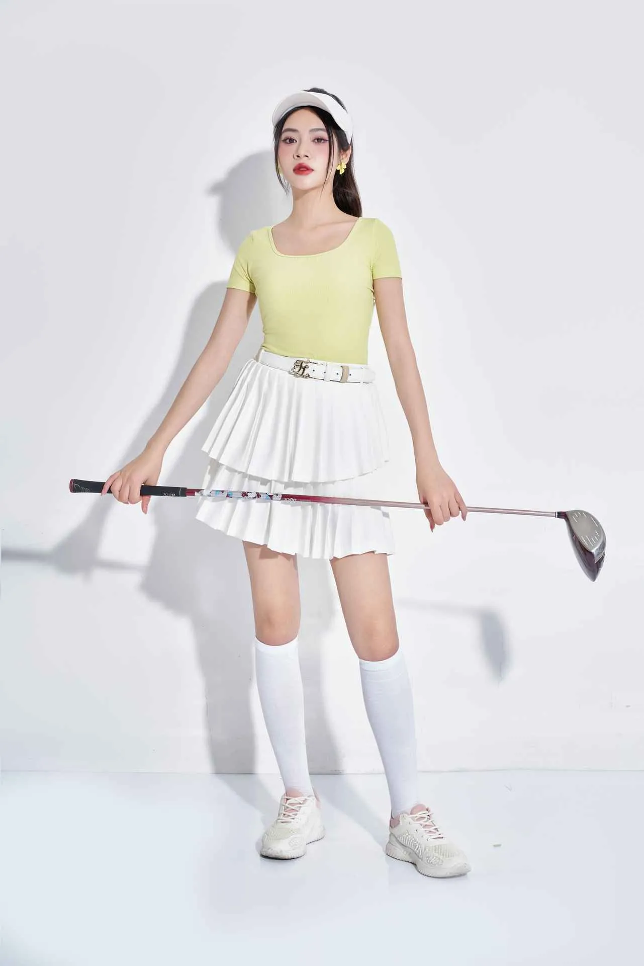 Áo cổ vuông ngắn tay dáng thường màu xanh mạ non