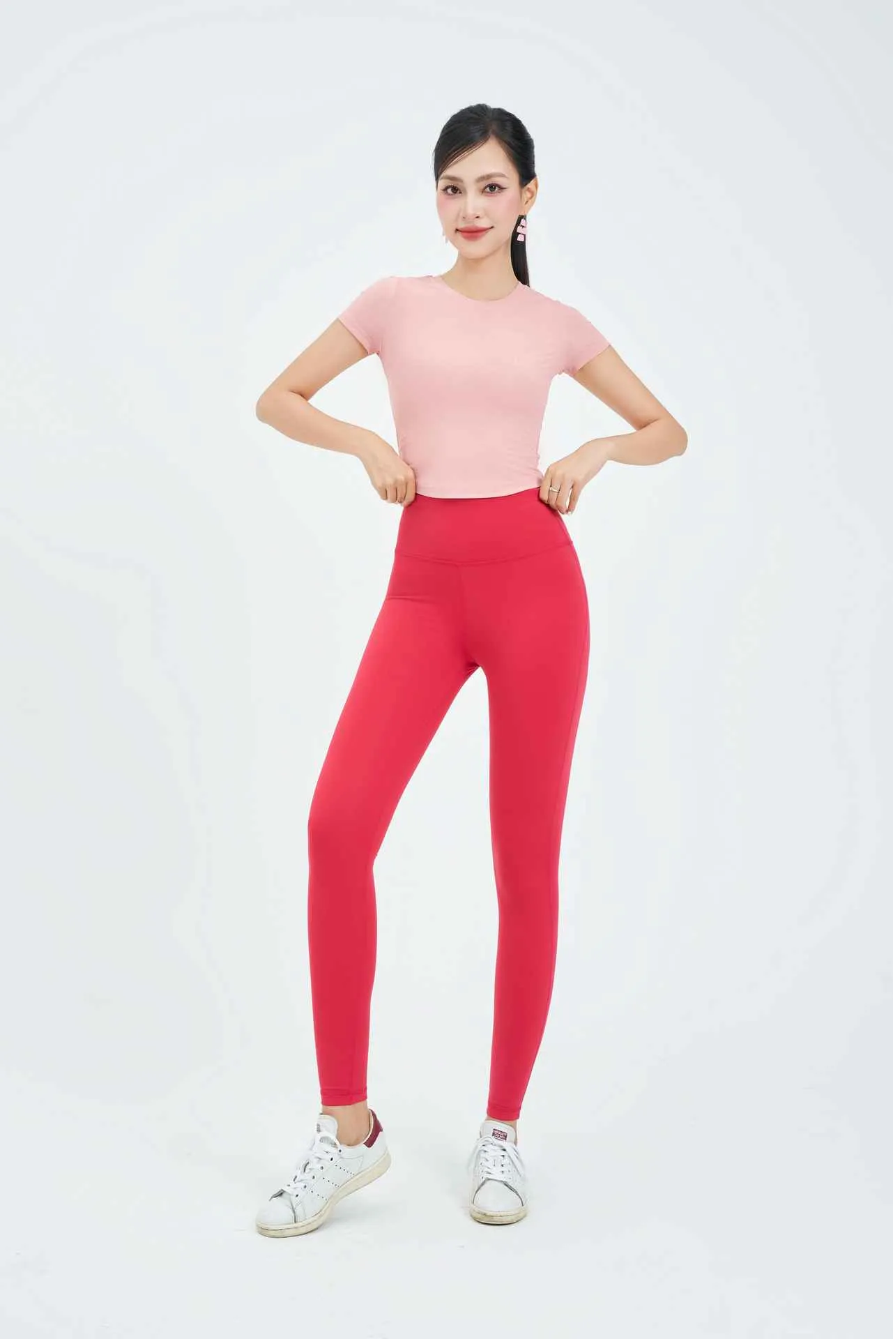 Áo tăm ngắn tay cổ tròn sát dáng croptop